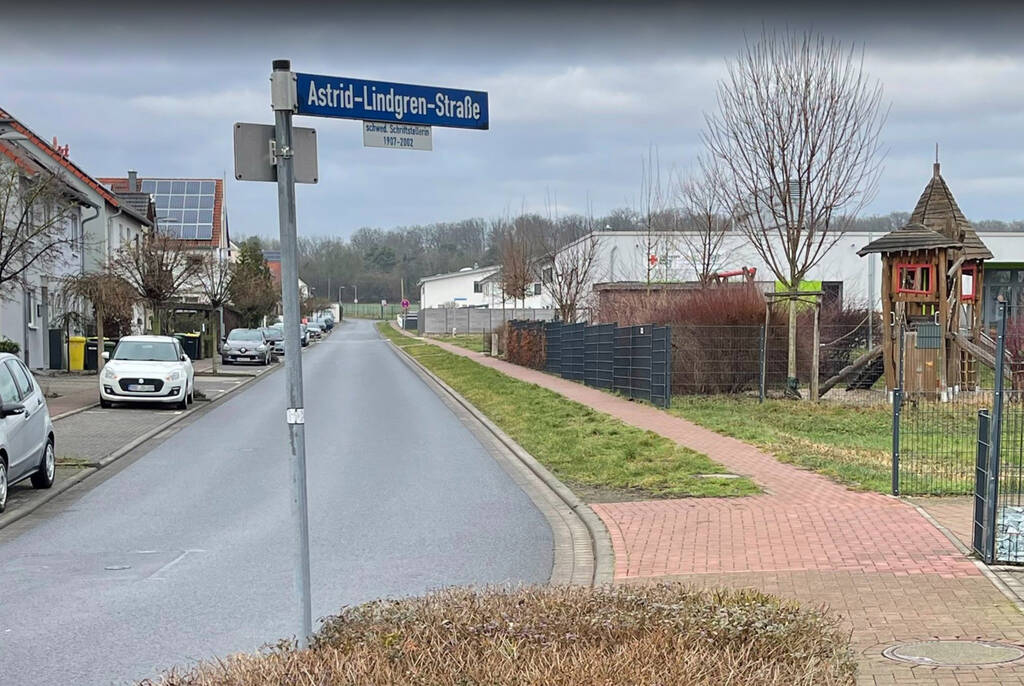 Beidseitig Parkplaetze